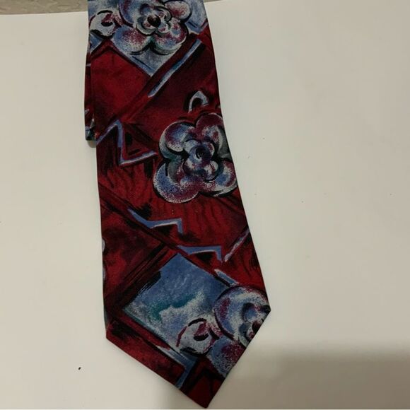 Cristian Dior red floral silk neck tie . Made in Italy - Picture 2 of 5